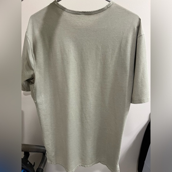 Lulu lemon t shirt - Picture 2 of 3